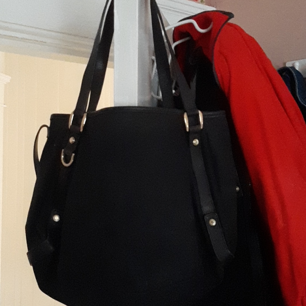 AUTHENTIC GUCCI HANDBAG-USED